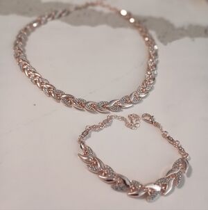 Gold Tone Necles And Bracelet– Moissanite Style Stones – Sparkly Fashion Jewelry